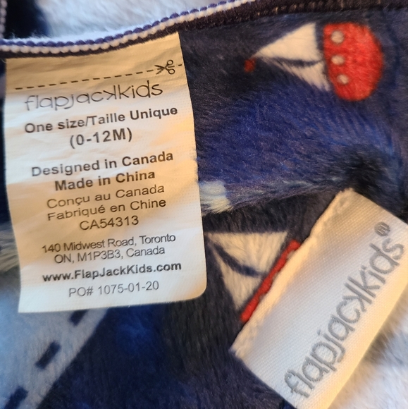 Soft reversible hooded swimsuit coverup - Picture 3 of 4